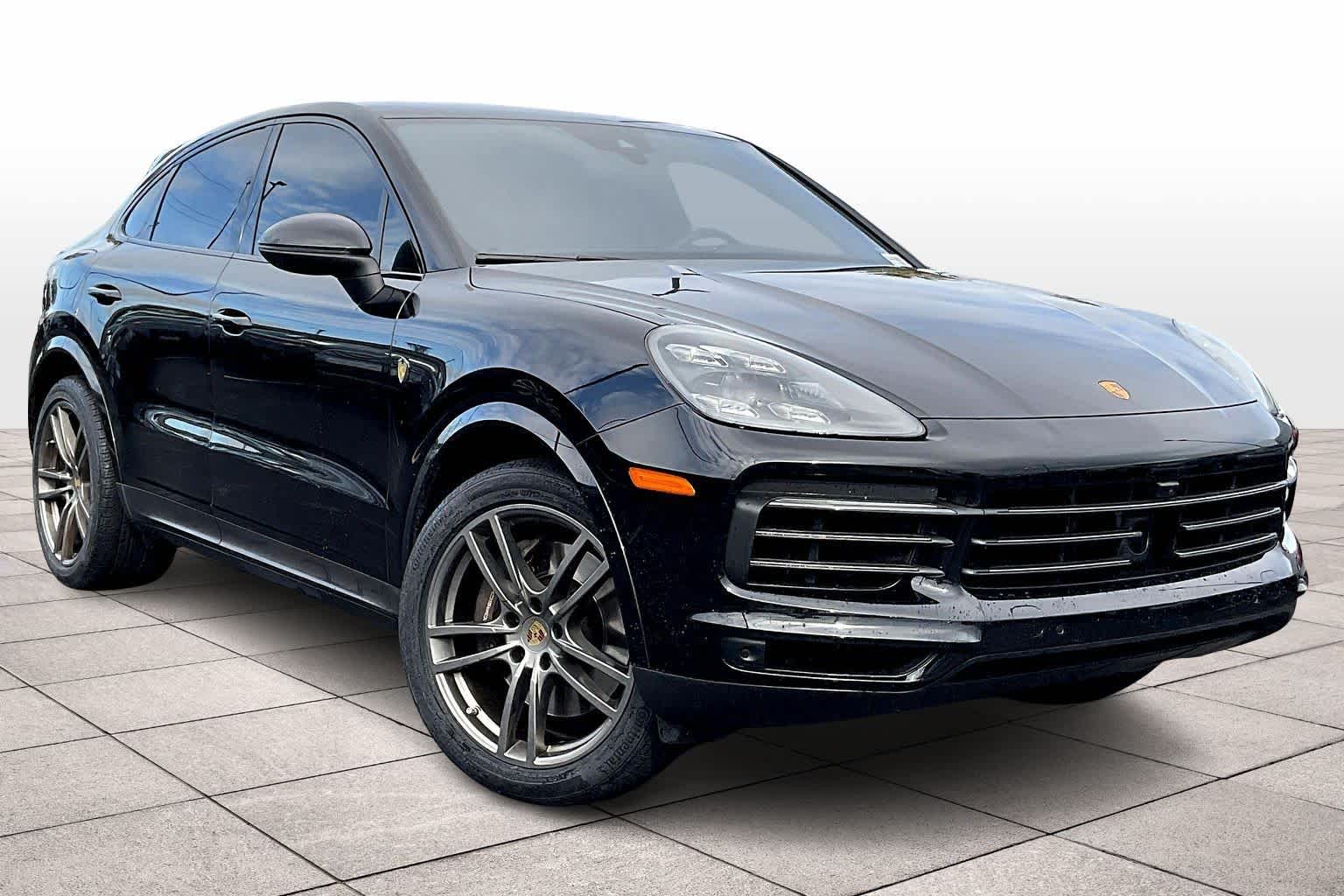 2023 Porsche Cayenne Coupe photo 2