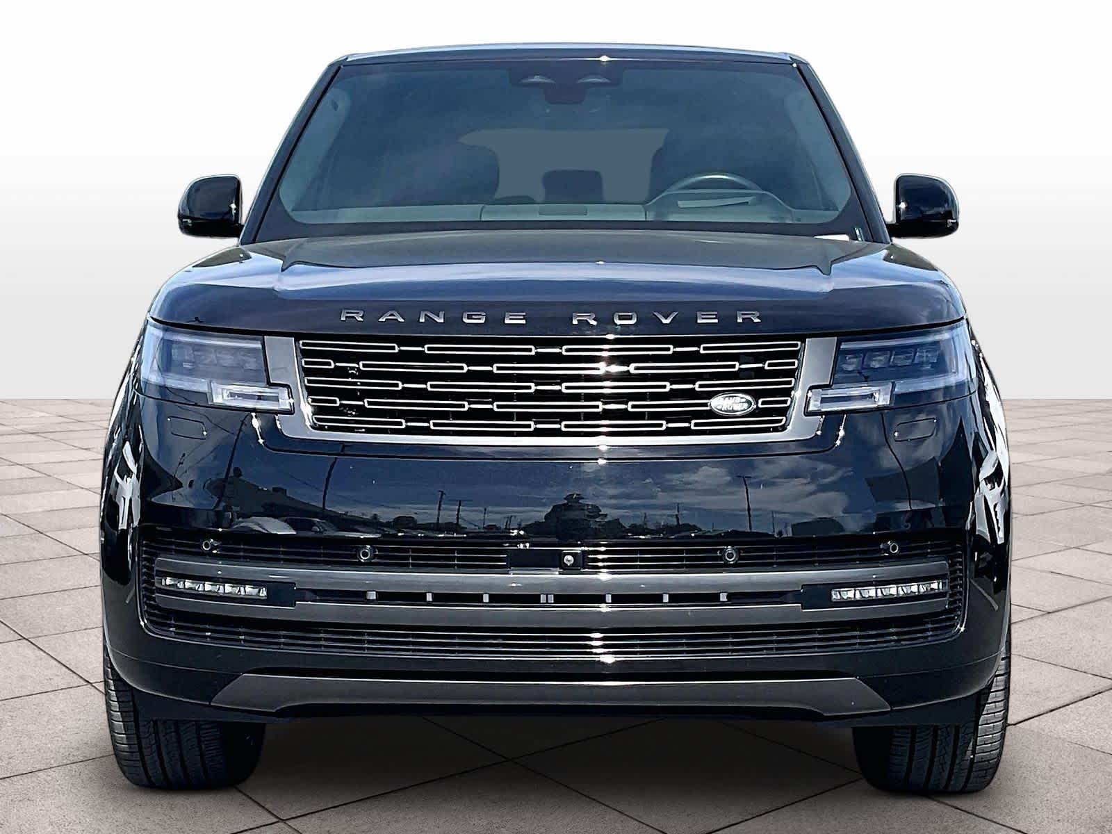 2024 Land Rover Range Rover SE photo 2