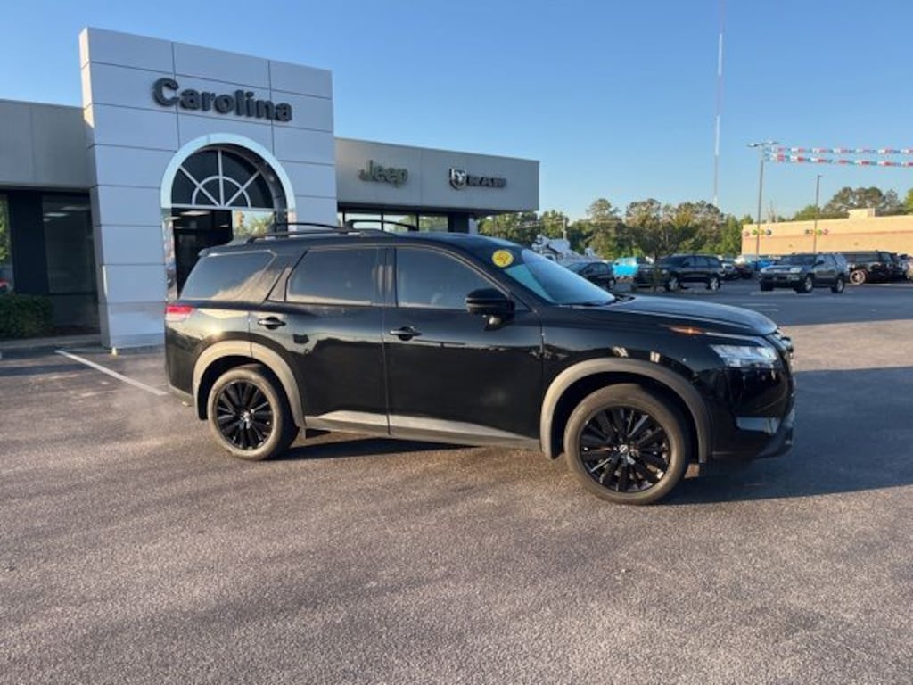 Used 2023 Nissan Pathfinder SL SUV