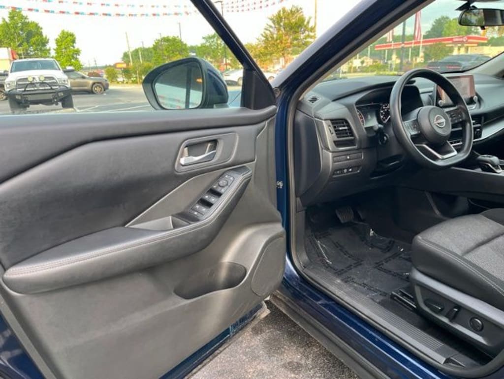 Used 2024 Nissan Rogue SV SUV