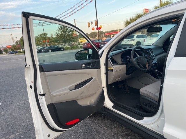 2016 Hyundai Tucson SE photo 2