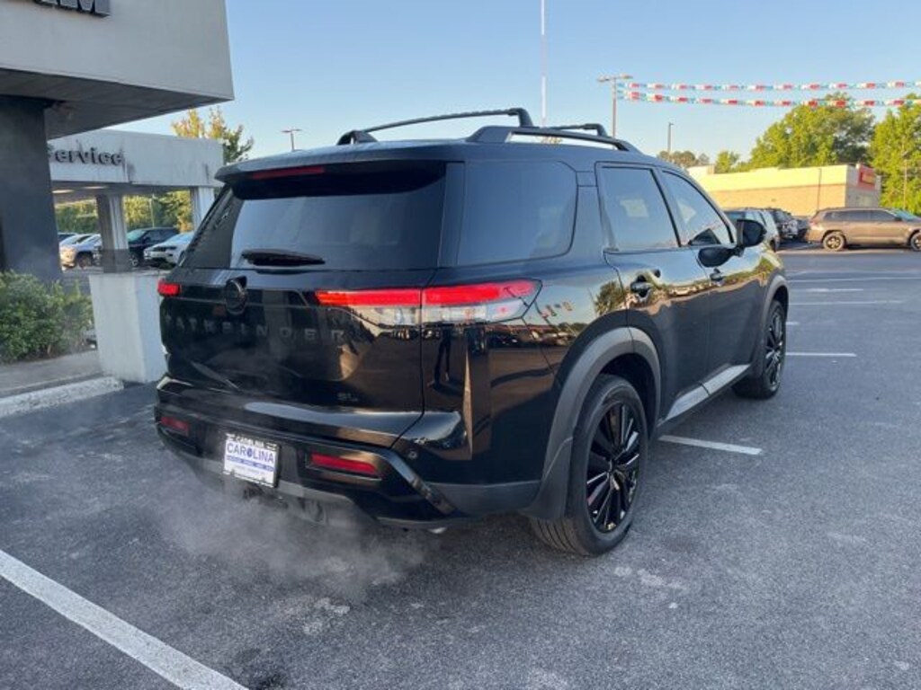 Used 2023 Nissan Pathfinder SL SUV