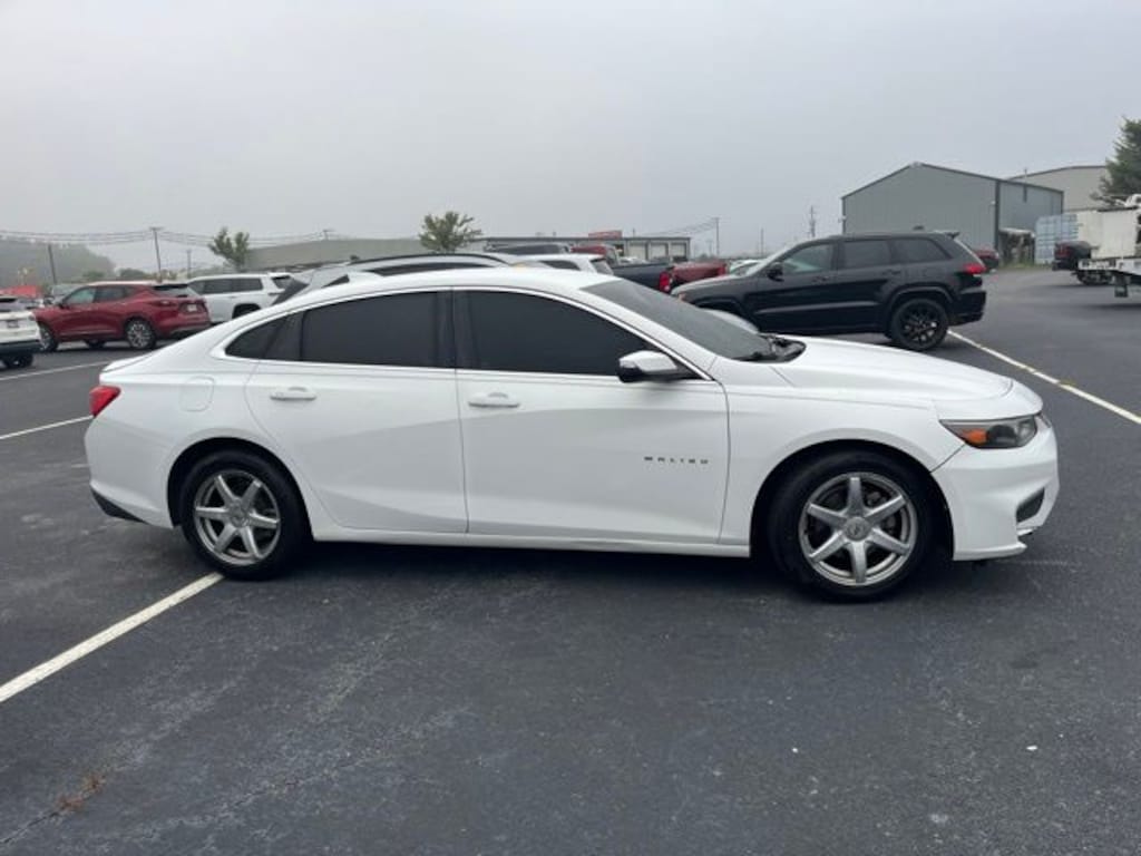 Used 2017 Chevrolet Malibu LT w/1LT Sedan