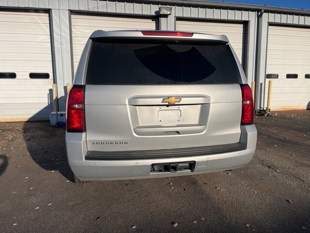 2018 Chevrolet Suburban LT photo 3
