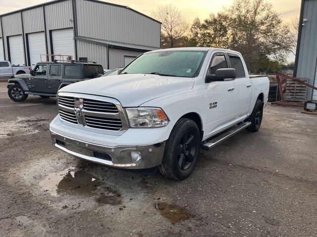 2016 Ram 1500 SLT photo 2