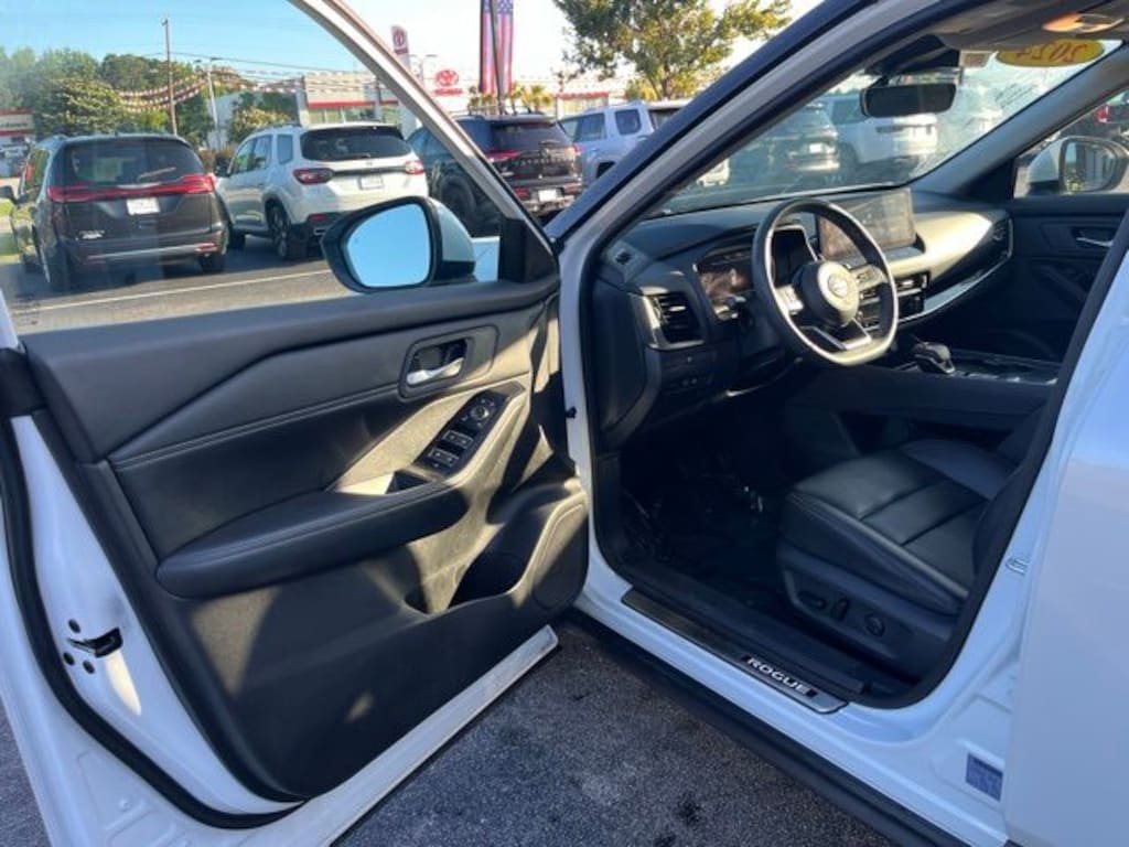 Used 2024 Nissan Rogue SL SUV
