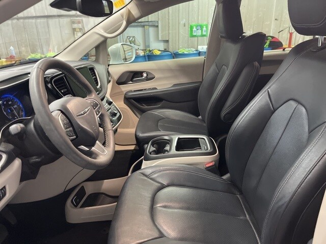 2022 Chrysler Pacifica Touring L photo 4
