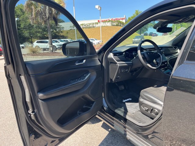 Used 2023 Jeep Grand Cherokee L Laredo SUV