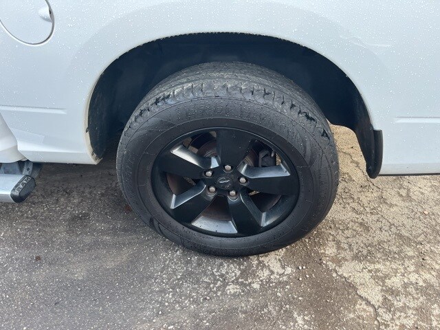 2016 Ram 1500 SLT photo 4