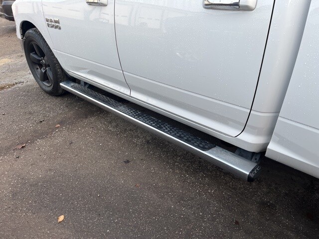 2016 Ram 1500 SLT photo 3