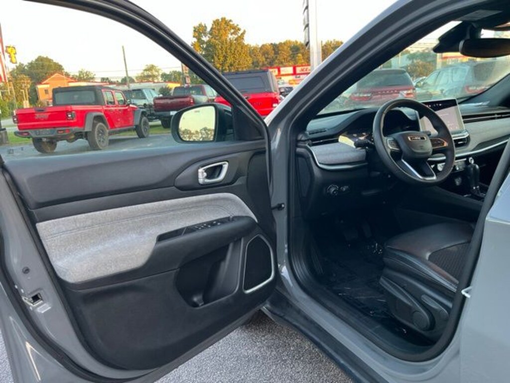 Used 2024 Jeep Compass Latitude SUV