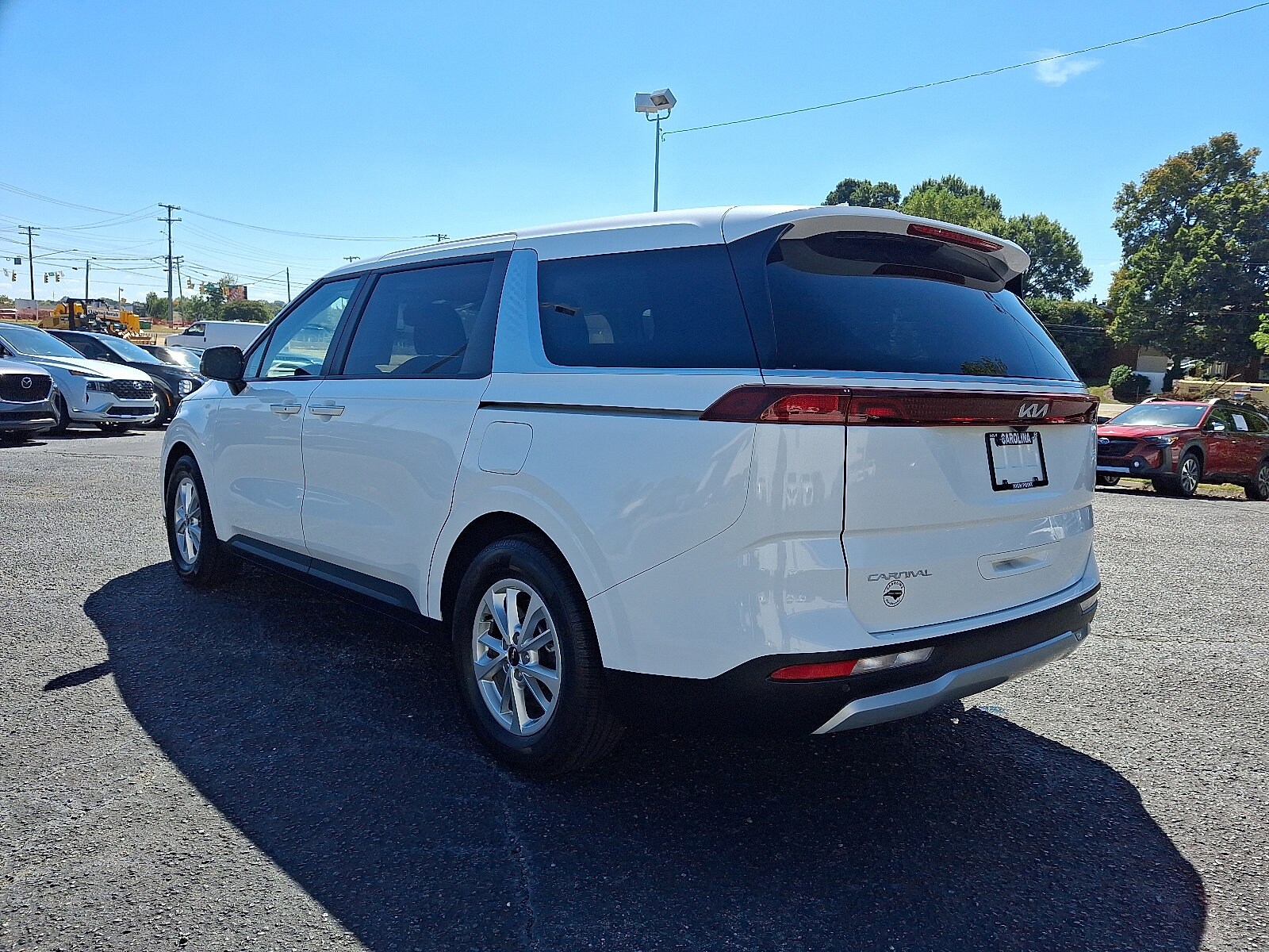 2024 Kia Carnival LX photo 4