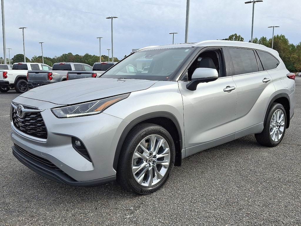 Used 2023 Toyota Highlander L L AWD