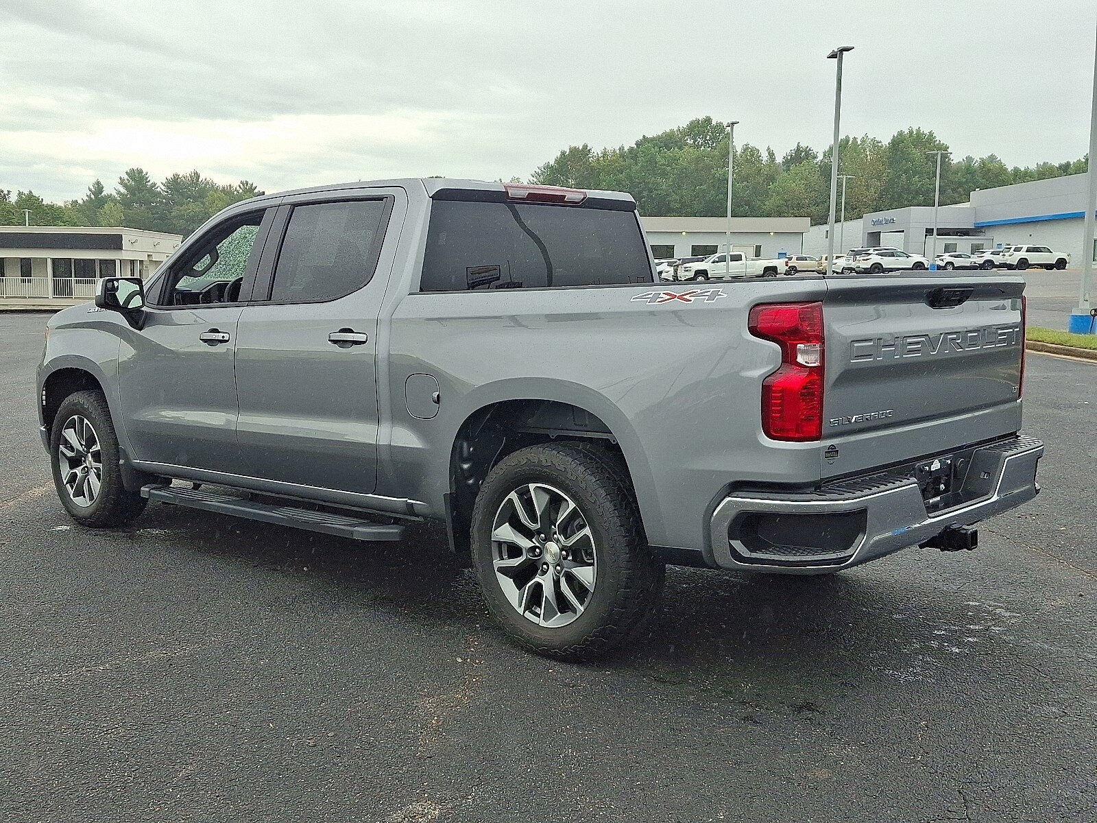 2024 Chevrolet Silverado 1500 LT photo 3