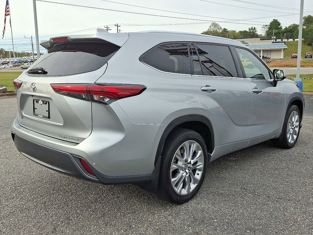 Used 2023 Toyota Highlander L L AWD