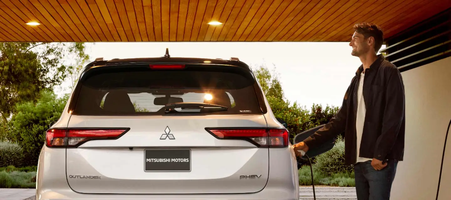 2024-2025-mitsubishi-outlander-phev-charging.webp