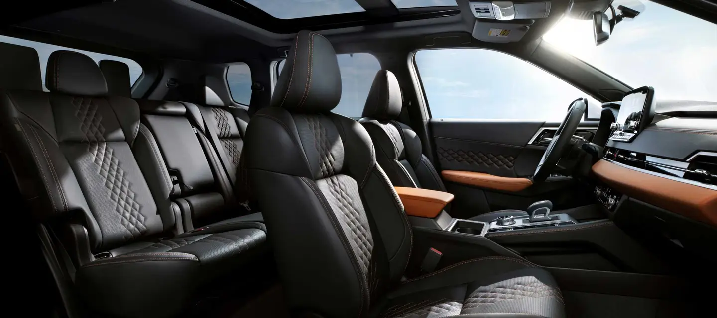 2024-2025-mitsubishi-outlander-phev-interior-seating.webp