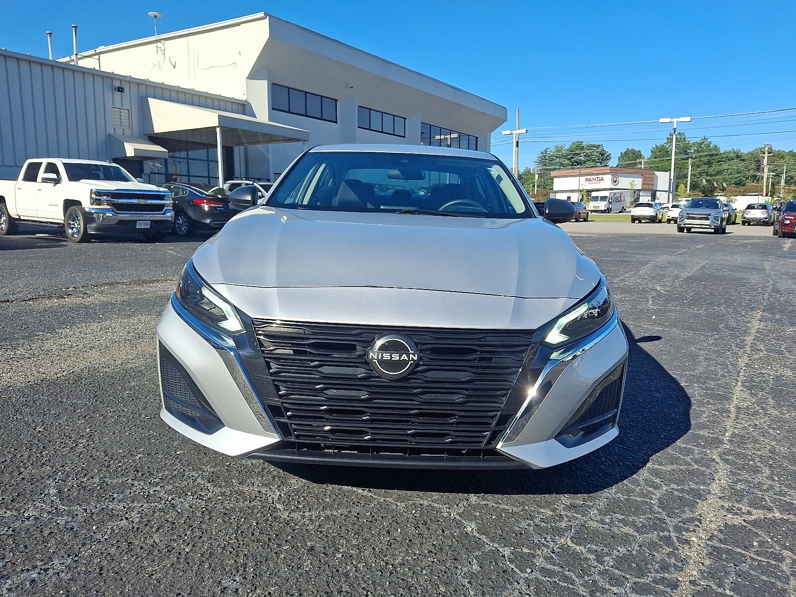 2024 Nissan Altima 2.5 SV photo 2