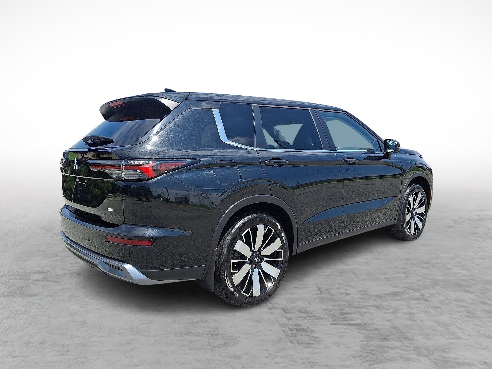 2025 Mitsubishi Outlander SE 2.5 photo 4