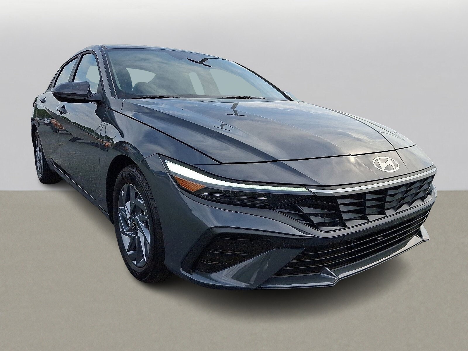 2024 Hyundai Elantra SEL photo 2