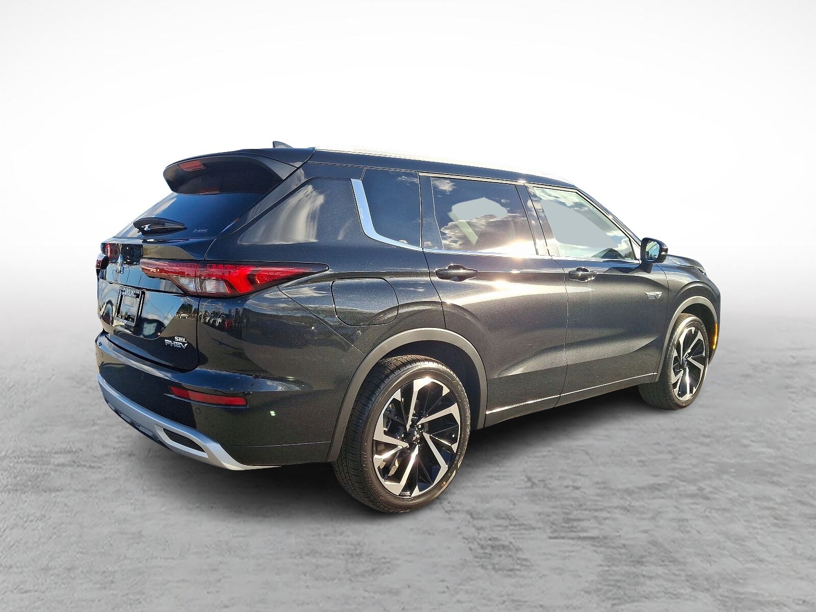 2025 Mitsubishi Outlander PHEV SEL photo 4