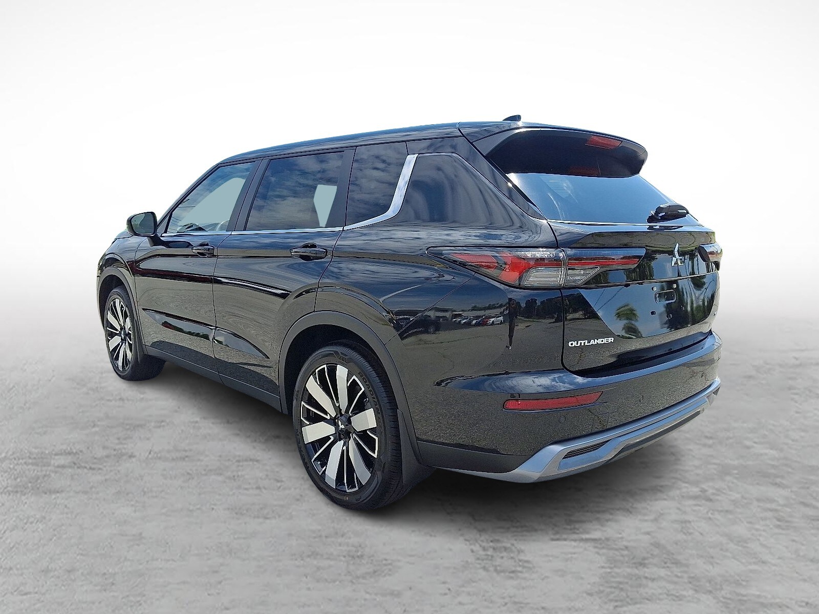 2025 Mitsubishi Outlander SE 2.5 photo 3