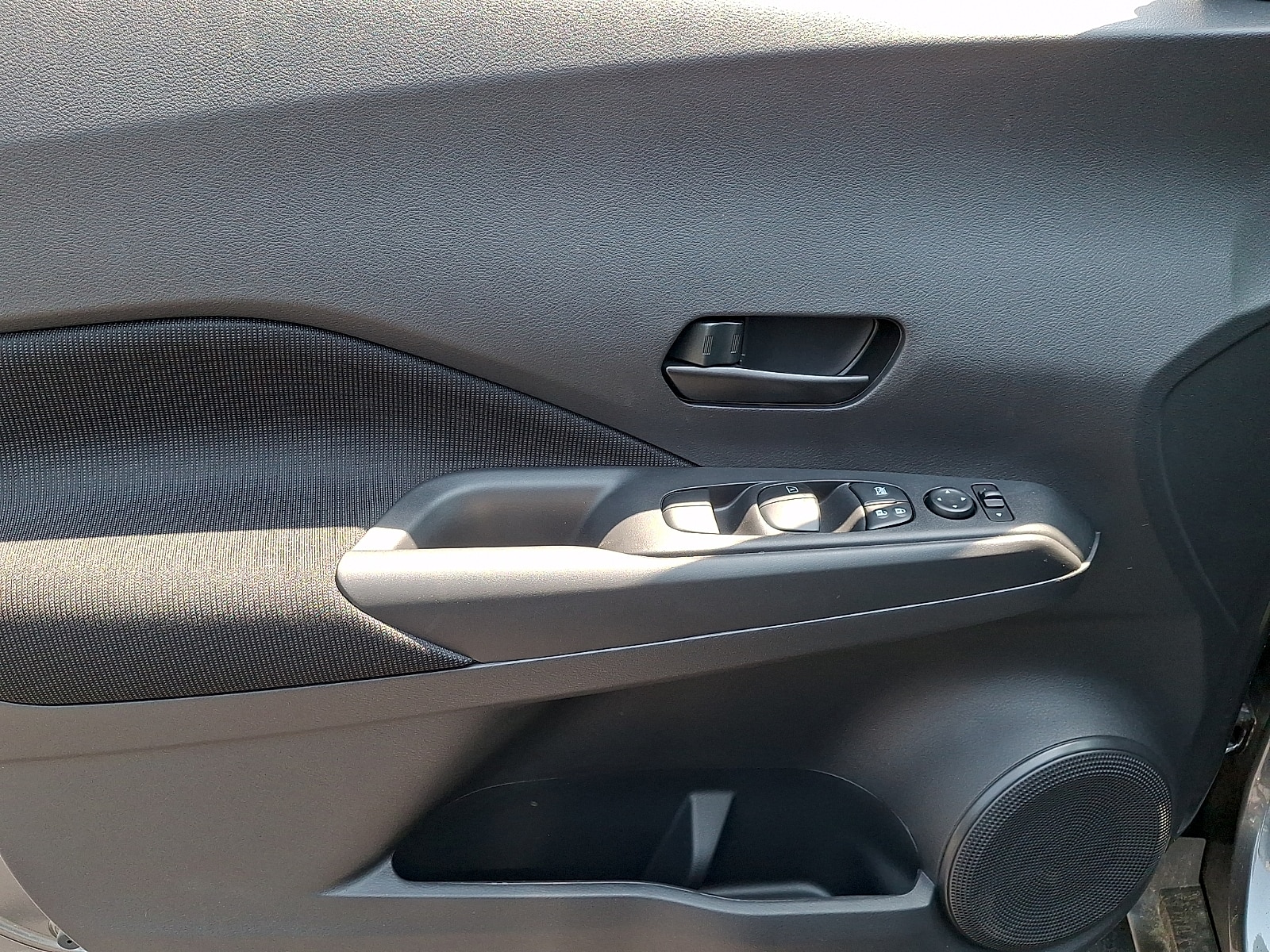 2025 Nissan KICKS PLAY Base - Photo 8