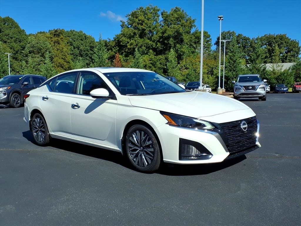 2025 Nissan Altima SV's photo