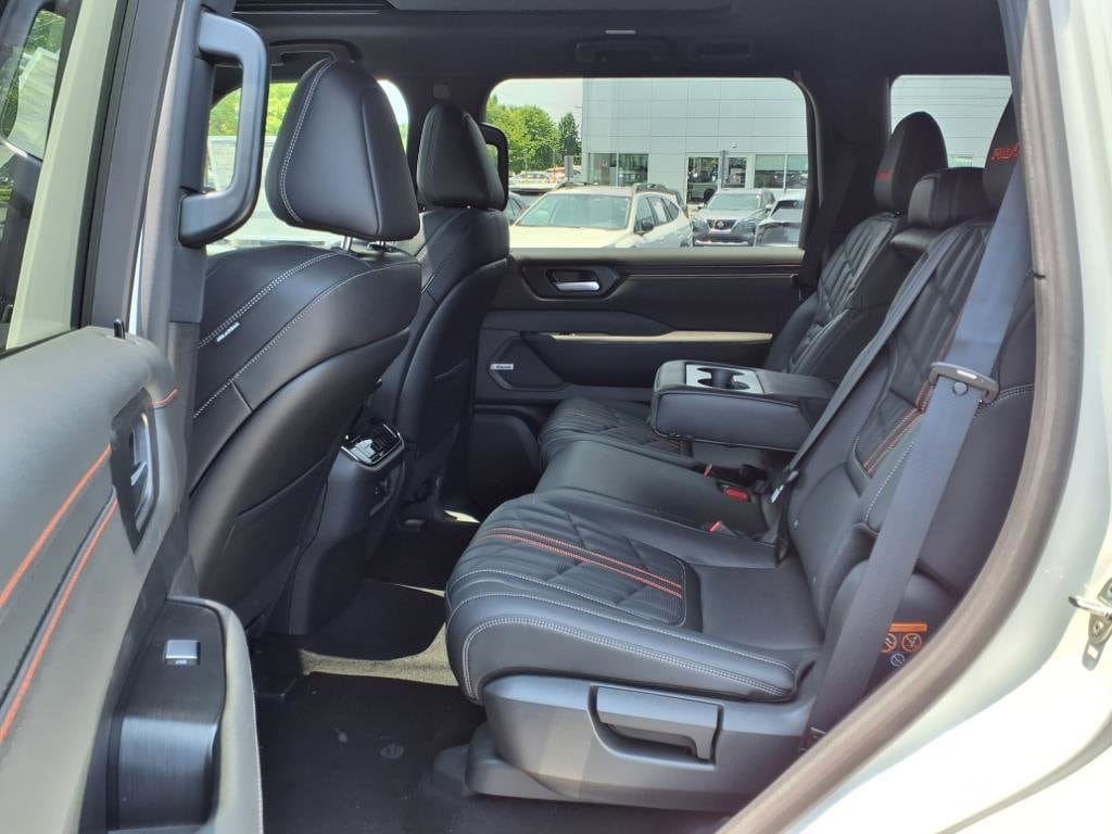 2025 Nissan Armada PRO-4X - Photo 6