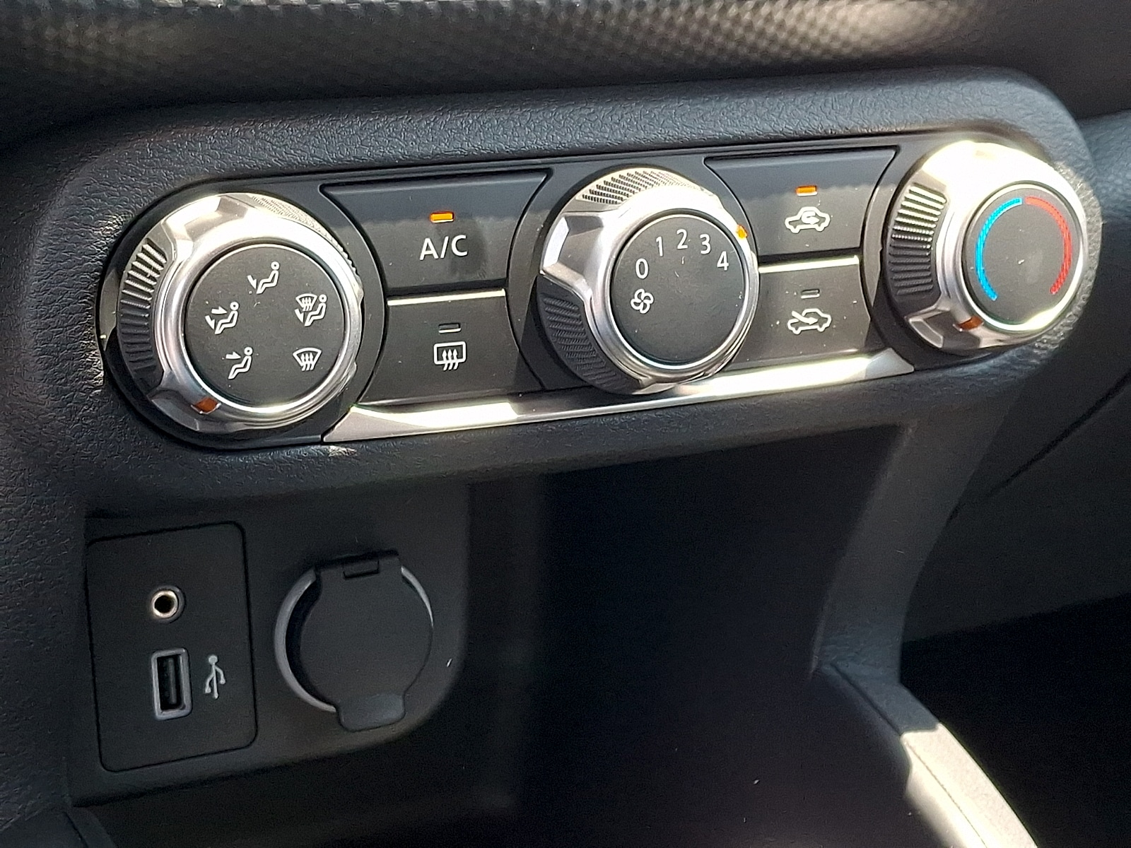 2025 Nissan KICKS PLAY Base - Photo 11