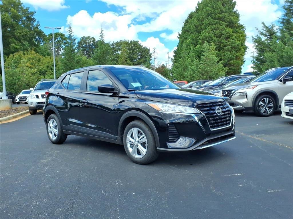 2025 Nissan KICKS PLAY Base