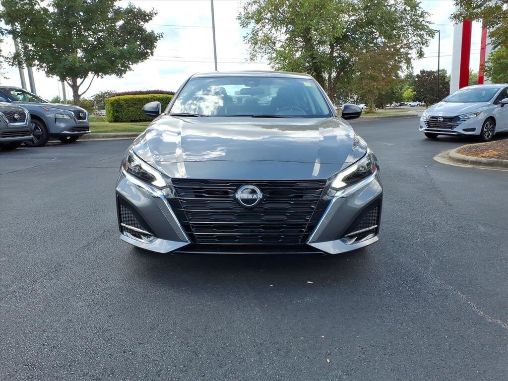 2025 Nissan Altima SV photo 2