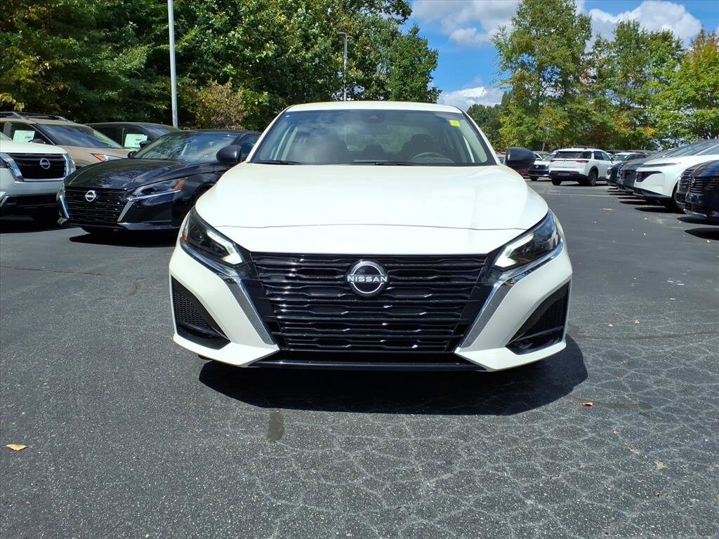 2025 Nissan Altima SV photo 2