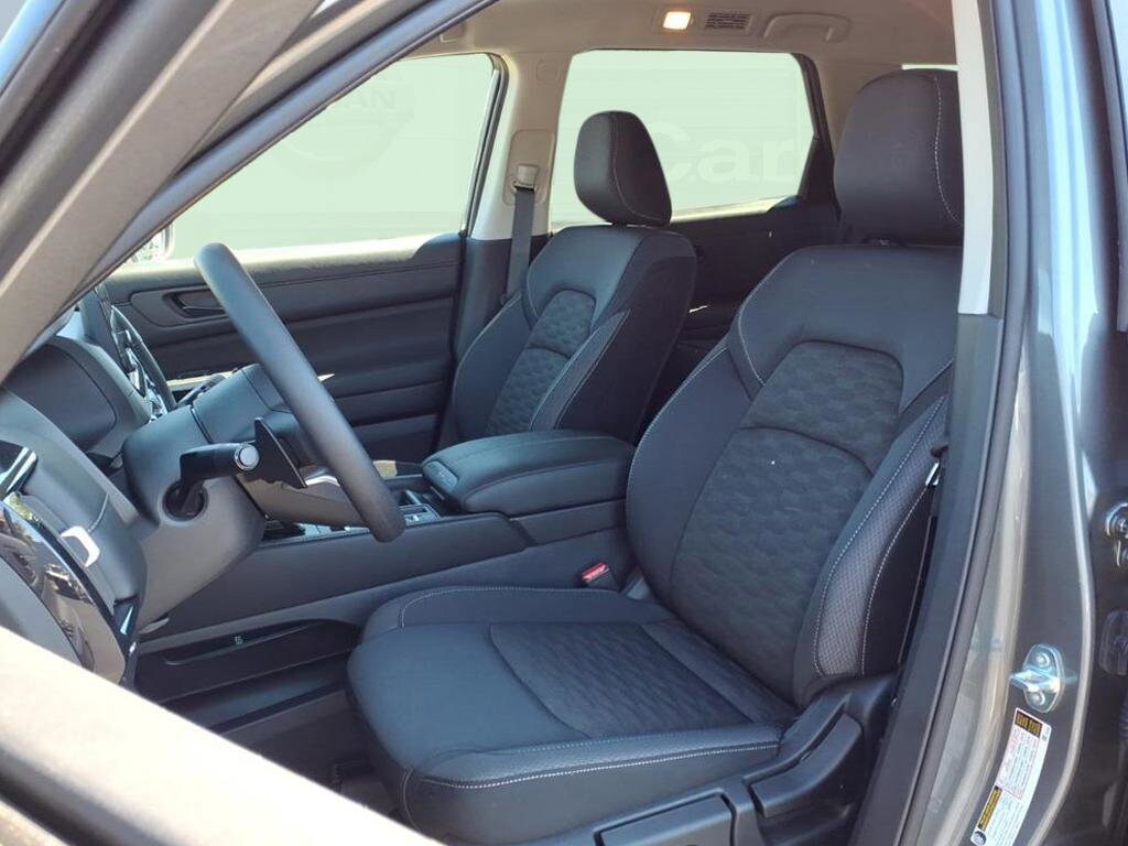 2025 Nissan Pathfinder S photo 2