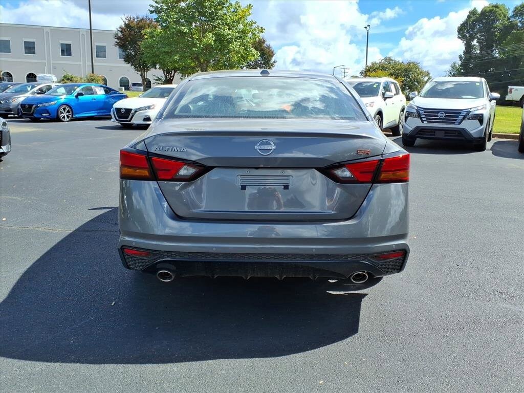 2025 Nissan Altima SR photo 4