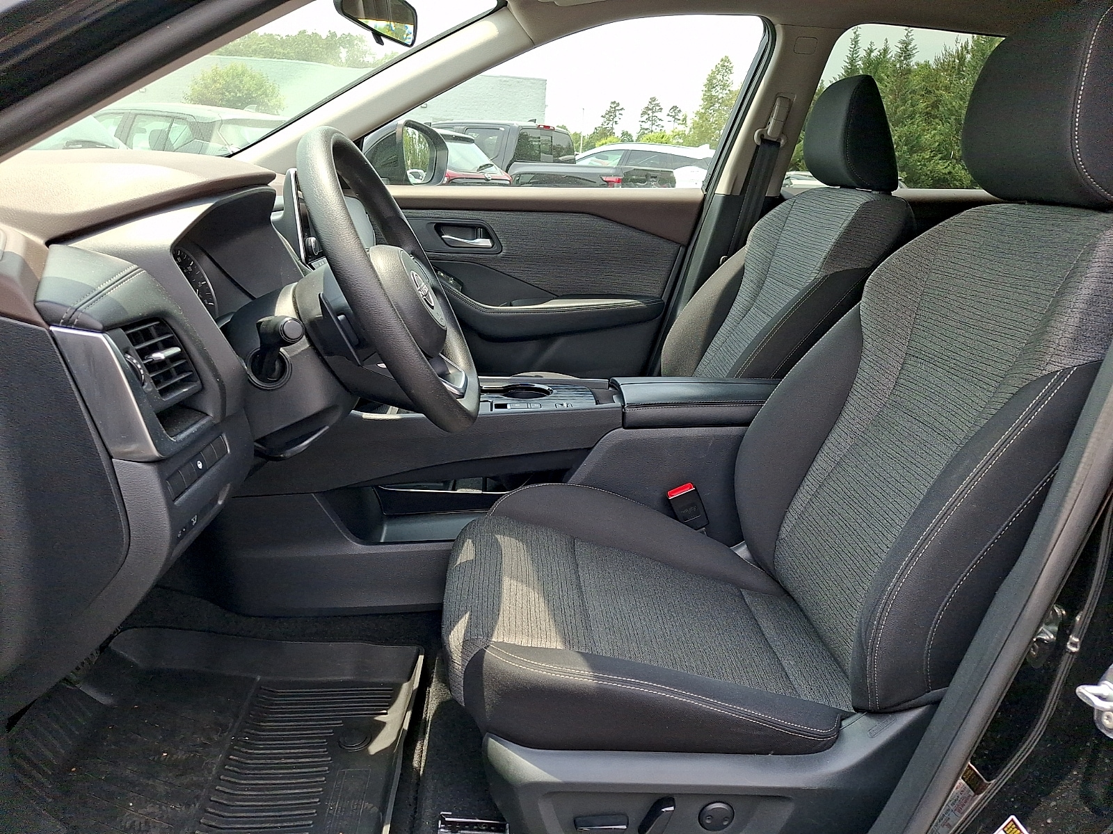 2023 Nissan Rogue SV - Photo 13