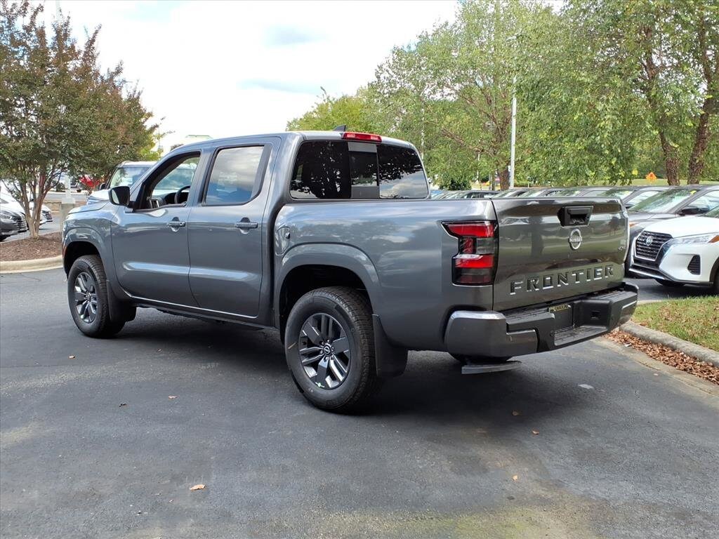 2026 Nissan Frontier Crew Cab SV photo 3