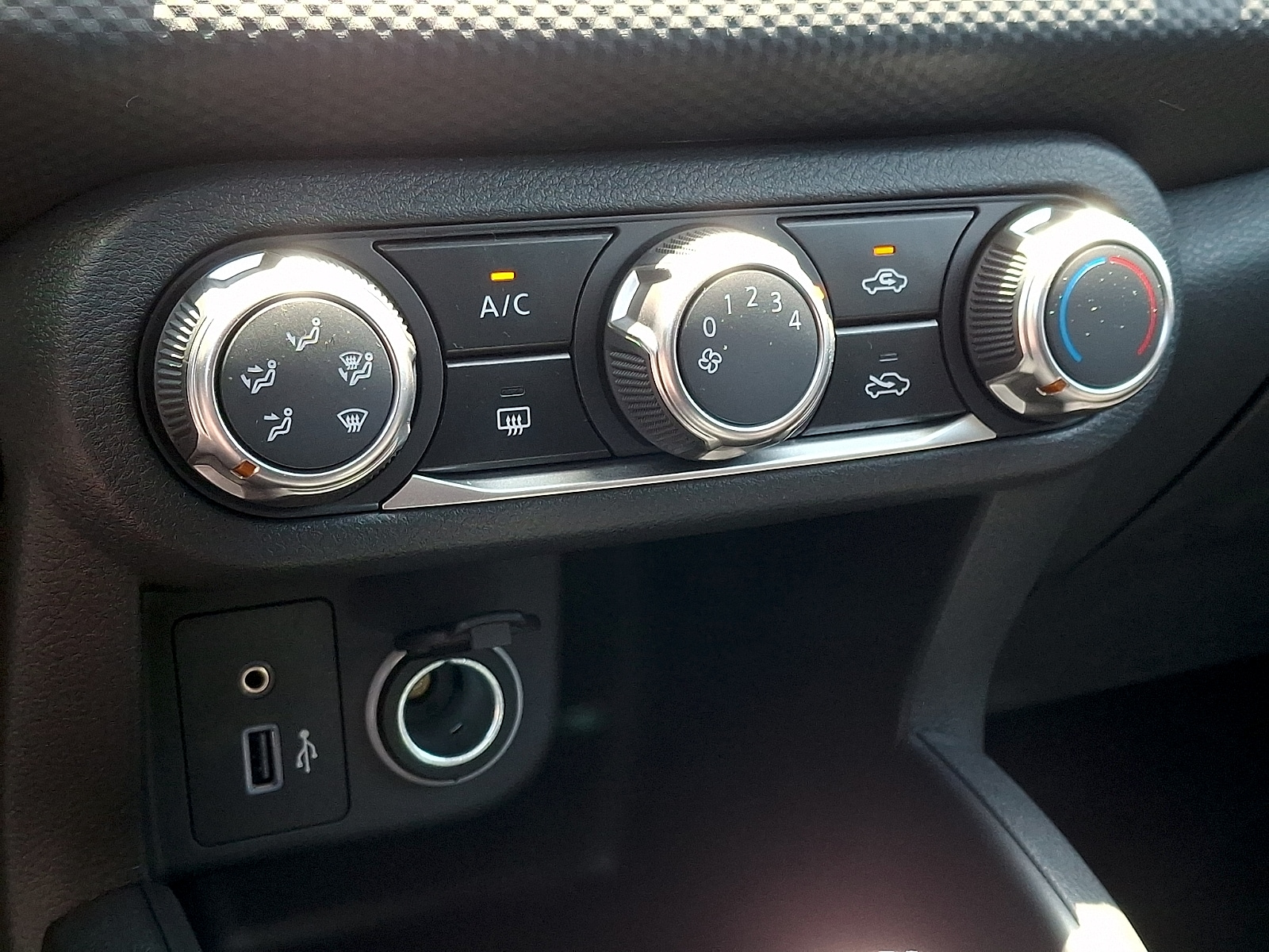 2025 Nissan KICKS PLAY Base - Photo 11