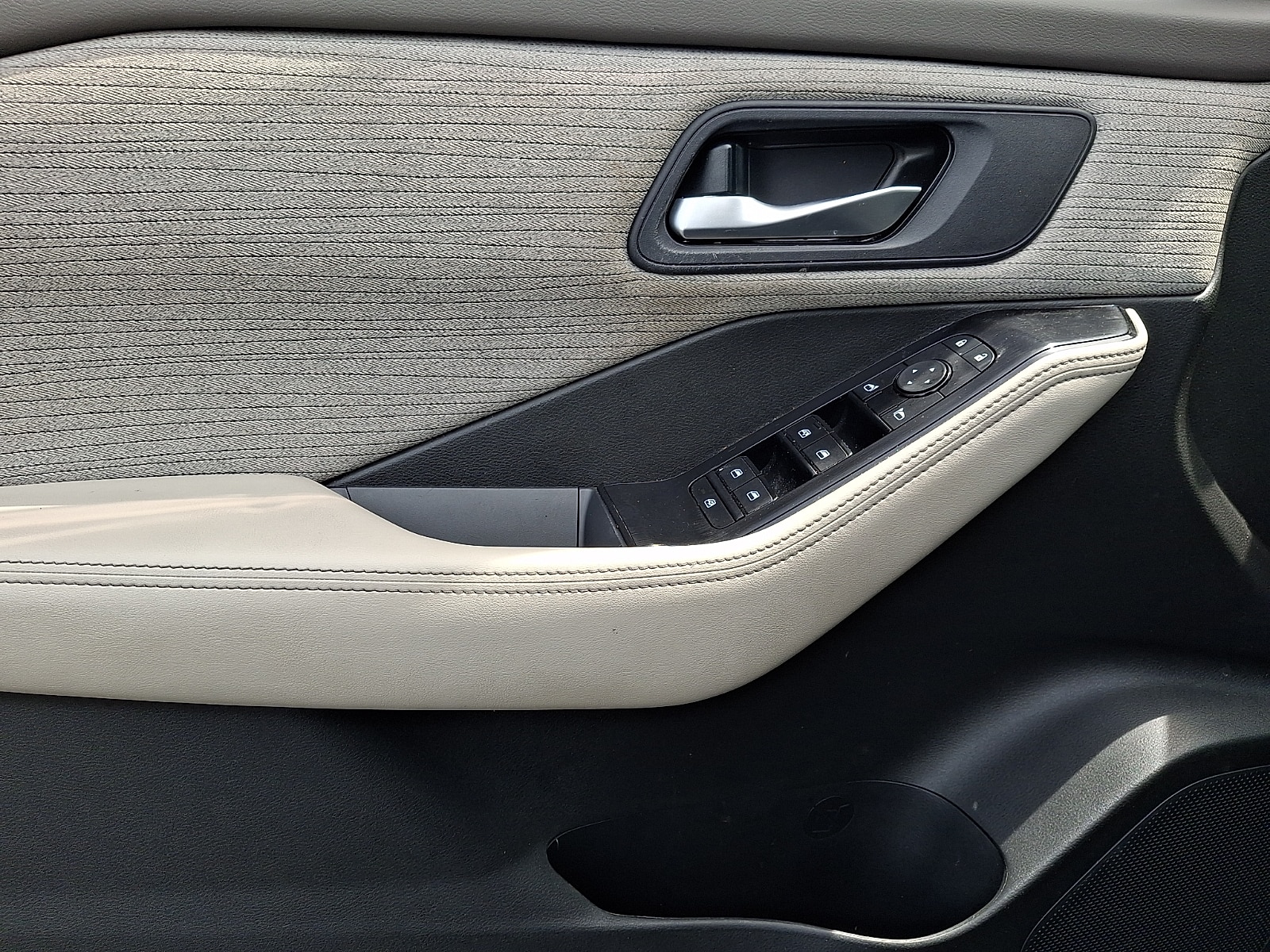 2023 Nissan Rogue SV - Photo 12