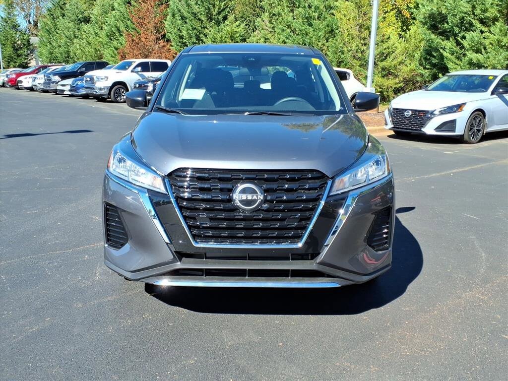 2025 Nissan Kicks Play S photo 2