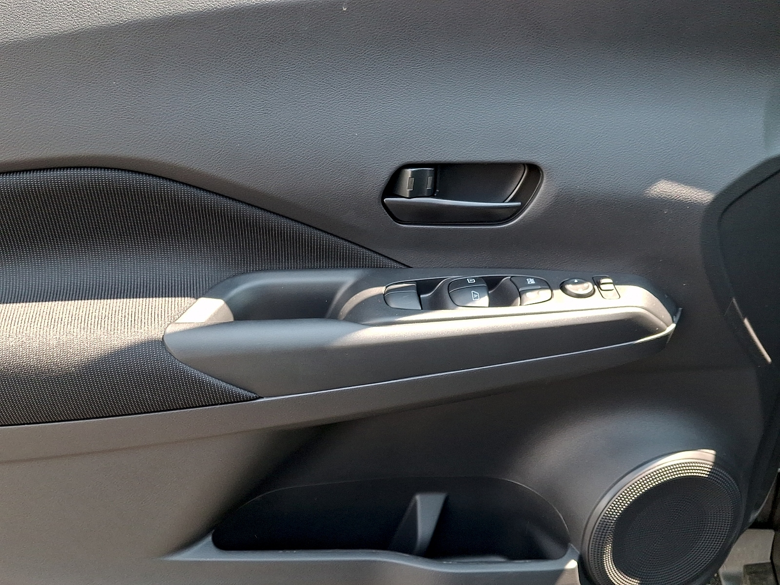 2025 Nissan KICKS PLAY Base - Photo 8
