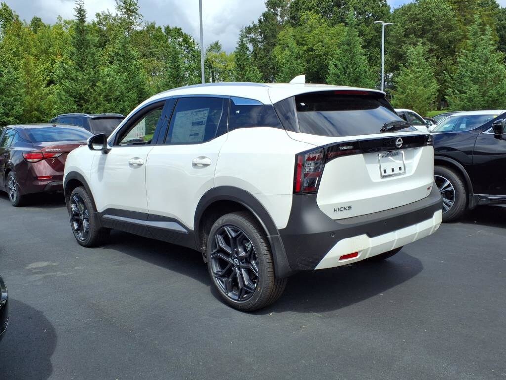 New 2025 Nissan Kicks SR SUV