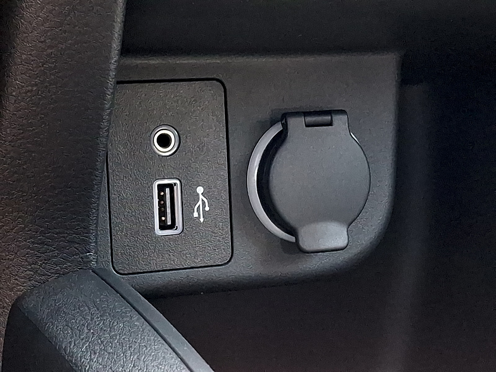 2025 Nissan KICKS PLAY Base - Photo 16