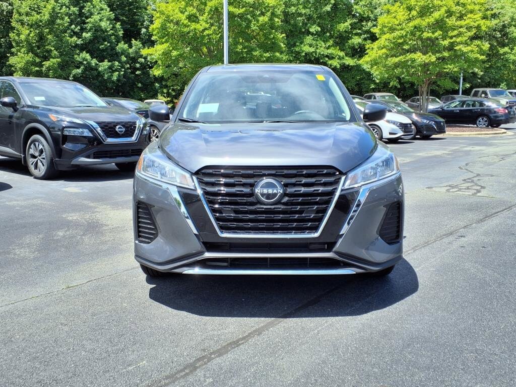 2025 Nissan Kicks Play S photo 2