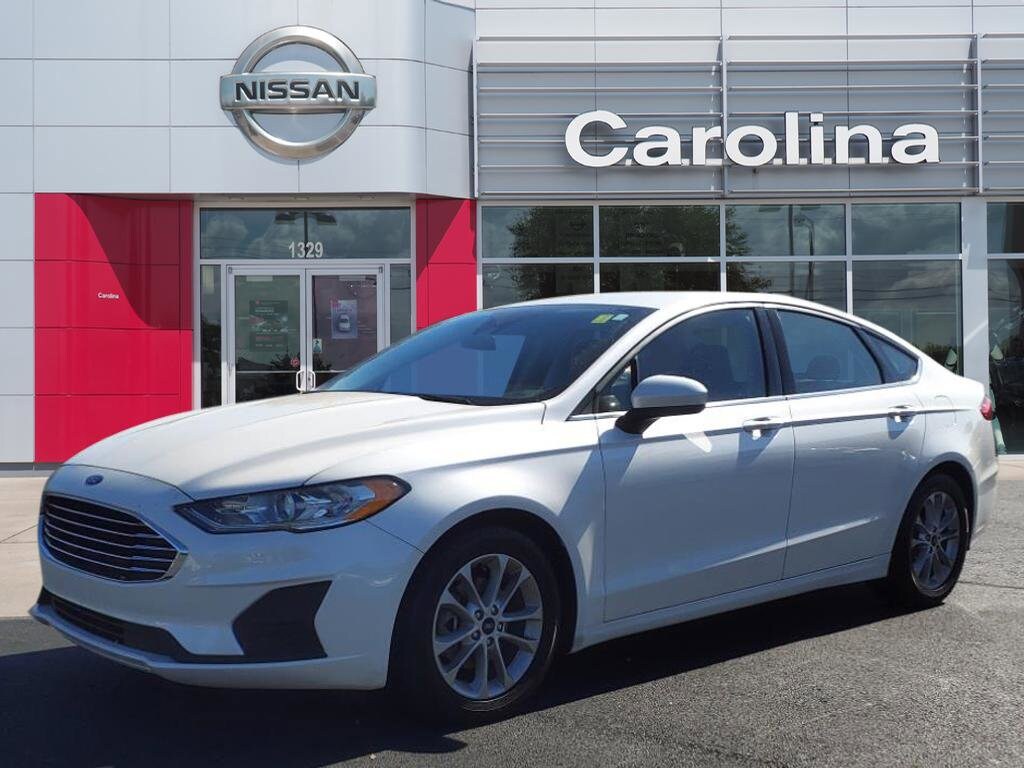 2020 Ford Fusion SE photo 3