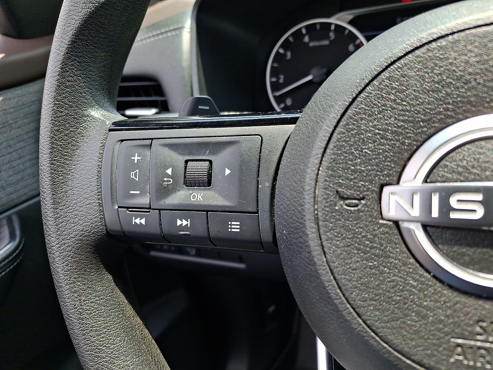 2023 Nissan Rogue SV - Photo 20