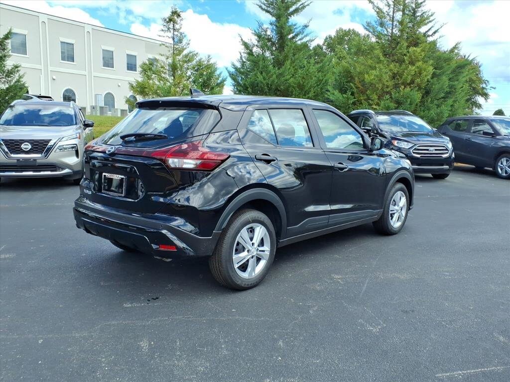 New 2025 Nissan Kicks Play S SUV
