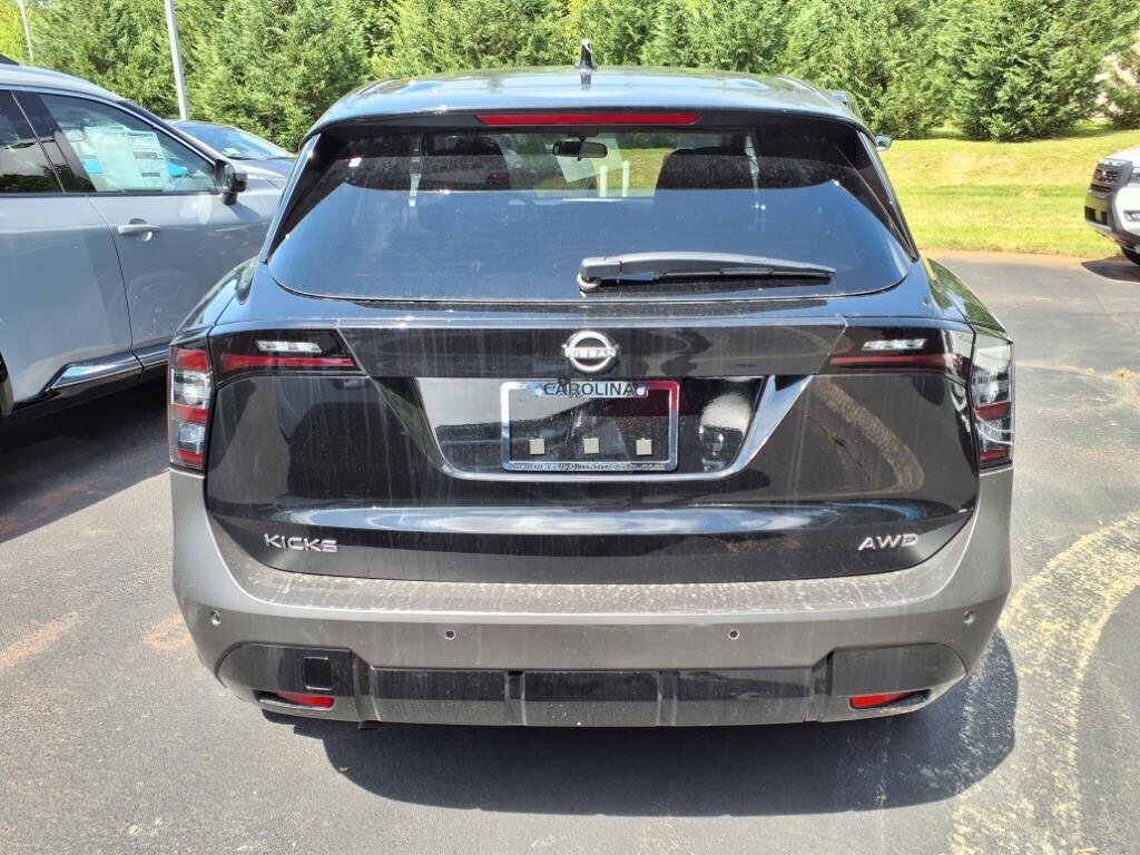 New 2025 Nissan Kicks SV SUV