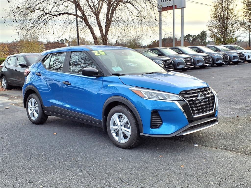 2025 Nissan KICKS PLAY Base's photo
