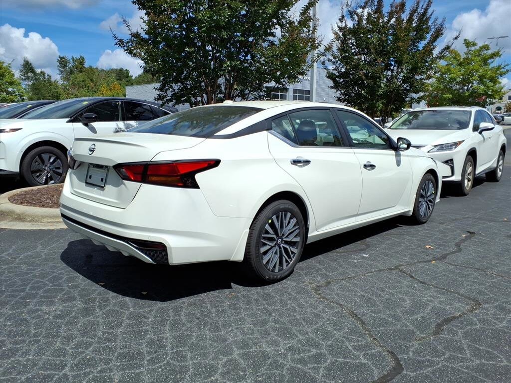 2025 Nissan Altima SV photo 3